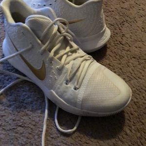 Kyrie 3 basketball sneakers